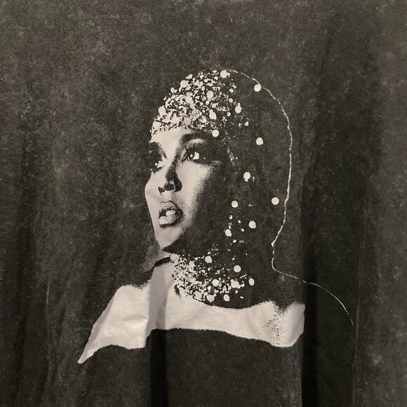 Lizzo T-Shirt - Picture 5 of 5